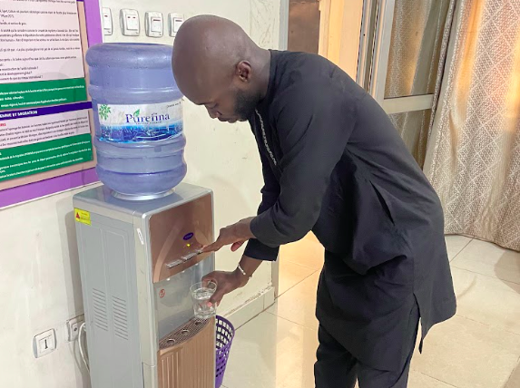 Installation of water fountains to limit the use of bottled water in the NDI Mali office